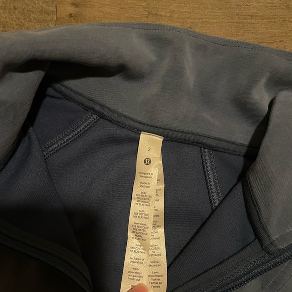 Lululemon Jacket Size 2 - Picture 3 of 4